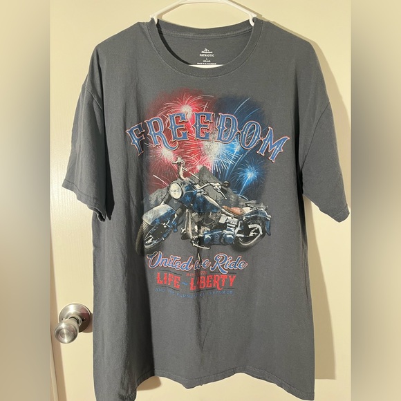 Two Patriotic T shirts. - Picture 2 of 7